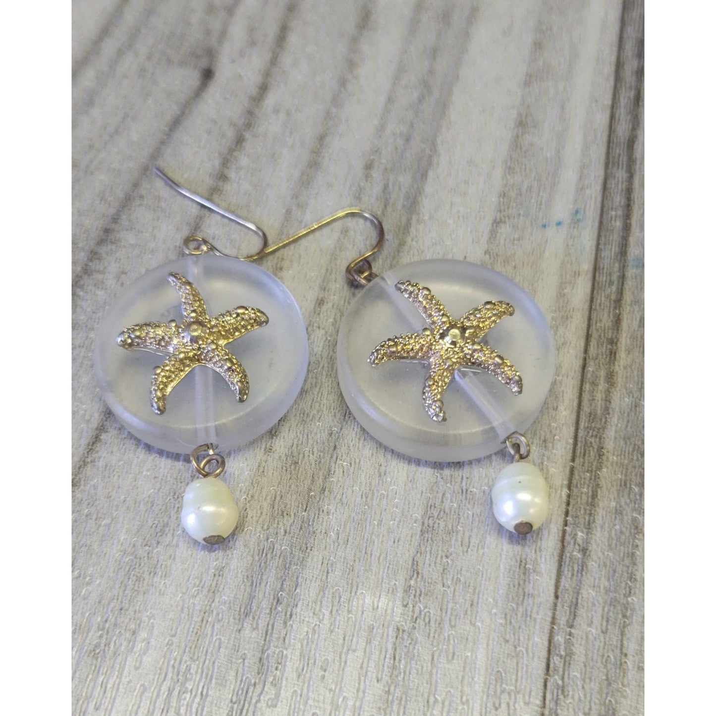 Starfish dangle earrings with cute pearl
