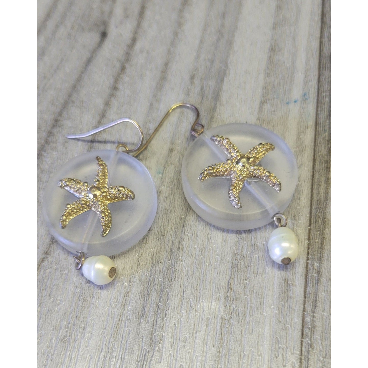 Starfish dangle earrings with cute pearl
