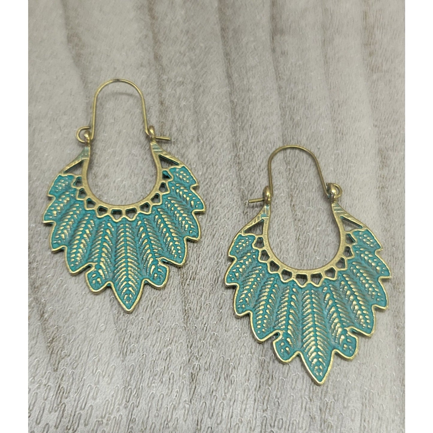 Metal distressed turquoise feathers earrings