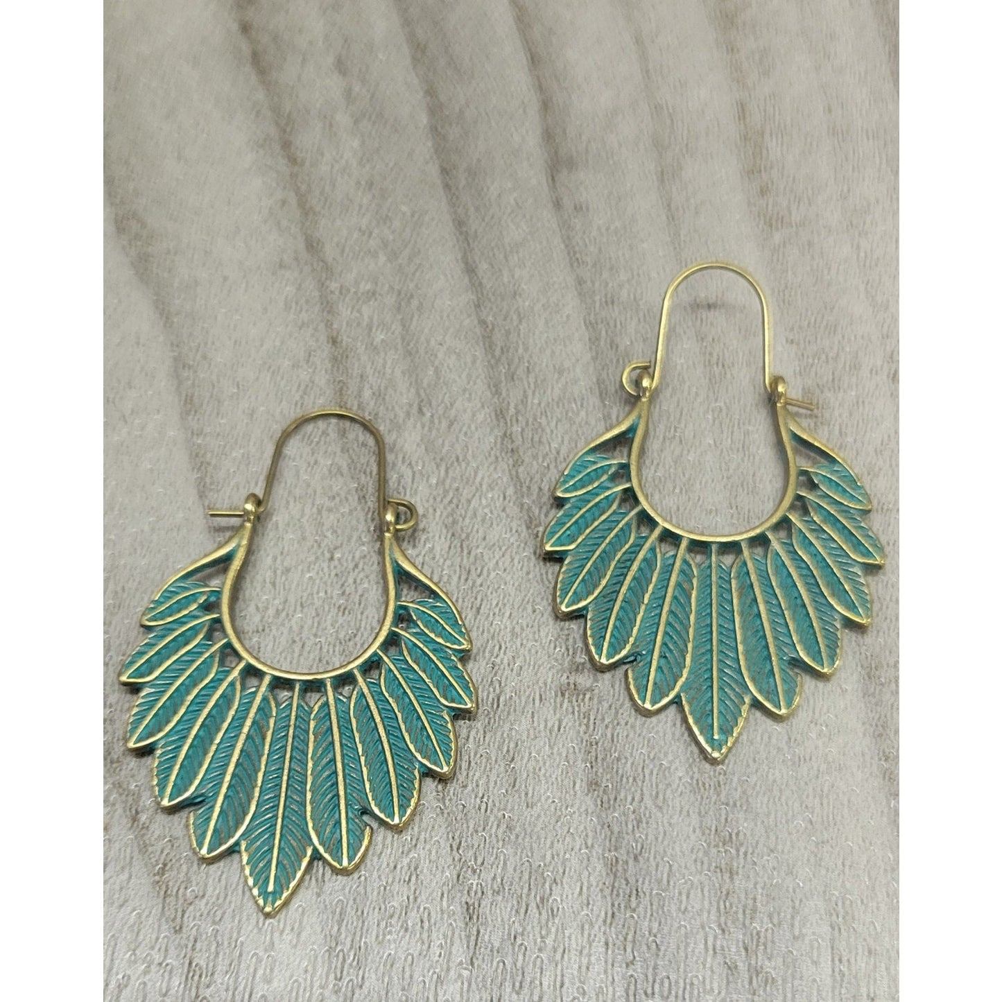 Metal distressed turquoise feathers earrings